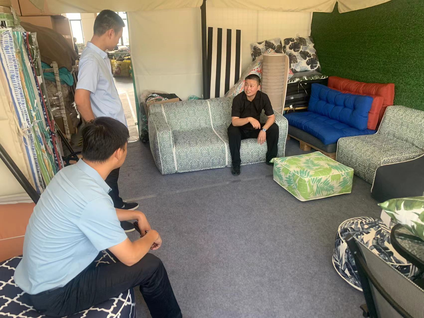 Kapindho mandeg, pabrik furnitur inflatable