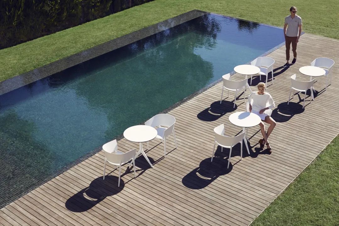 Furnitur Patio Penting kanggo Urip Kasual